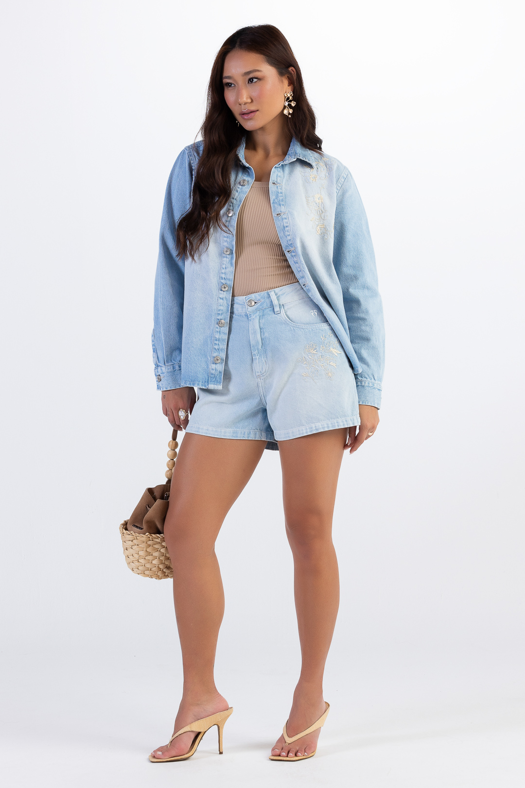 Shorts Feminino Jeans Cintura Alta com Bordado Indigo Delavê